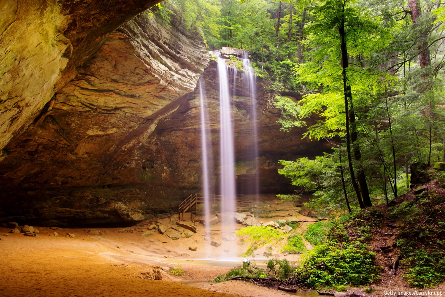 Ash Cave with waterfalls in Hocking Hills