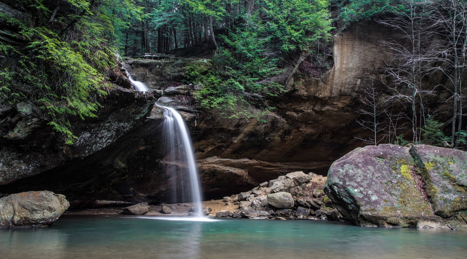 waterfall in hocking hills state park